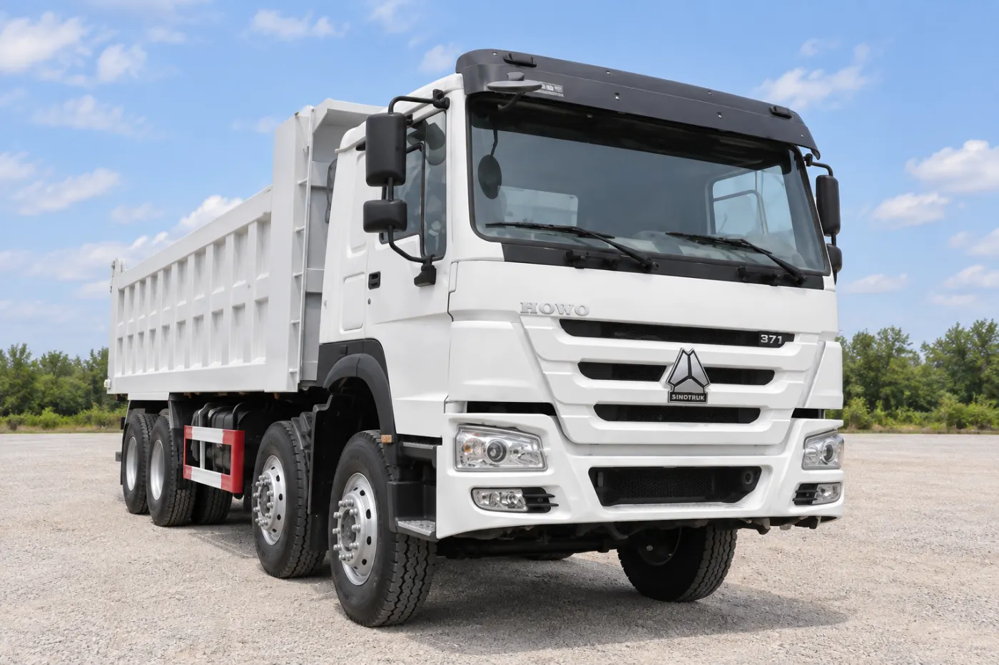 White SINOTRUK HOWO 8x4 dump truck
